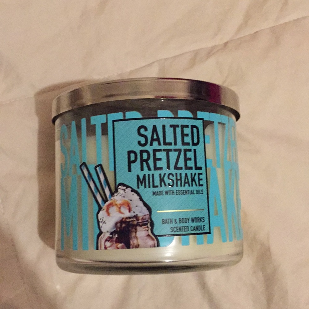 Bath & Body Works Salted Pretzel Milkshake Candle